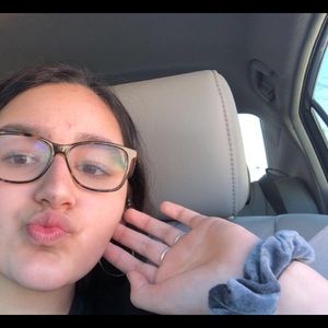 Meet your Posher, Laurena